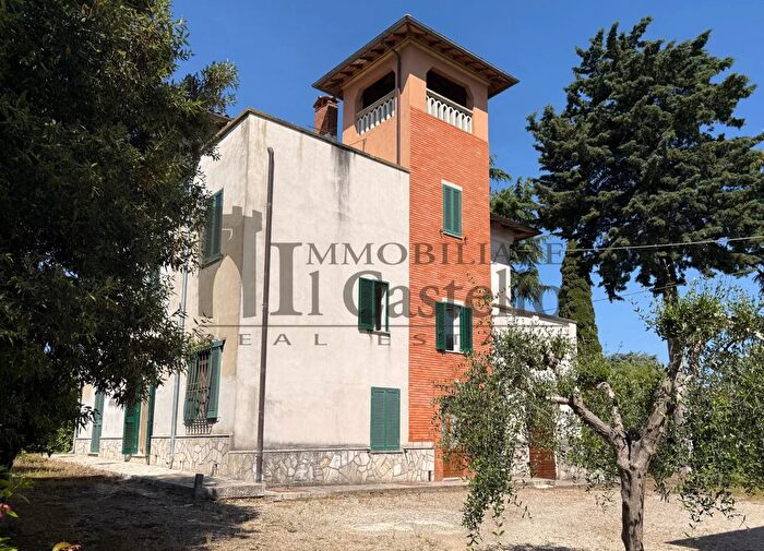 Casa con 9 locali in vendita in Via Nazionale, Castiglione Del Lago