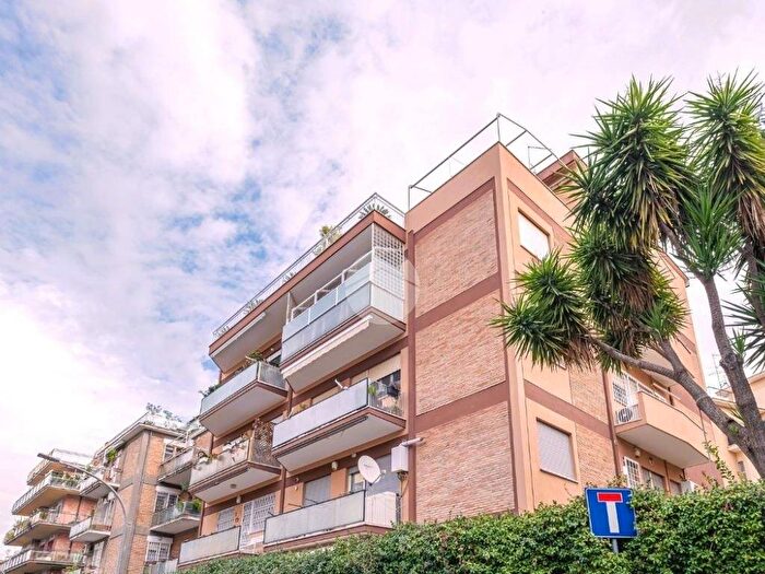 Appartamento trilocale in affitto in Cecchignola Giuliano Dalmata, Roma