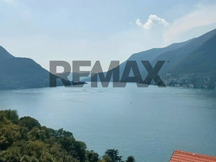 Appartamento quadrilocale in vendita in Via Canzaga, Pognana Lario