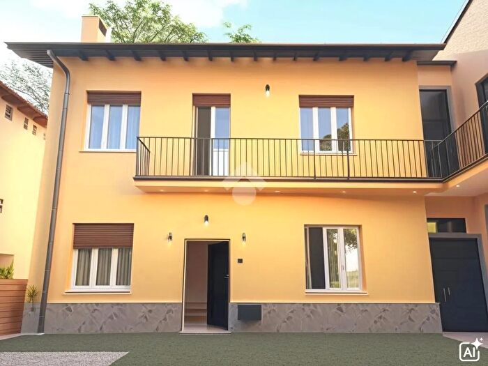 Casa trilocale in vendita in Via Stoppani, Merate