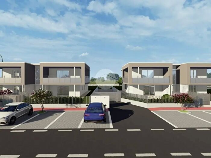 Appartamento quadrilocale in vendita in Via Galileo Galilei, Buttapietra