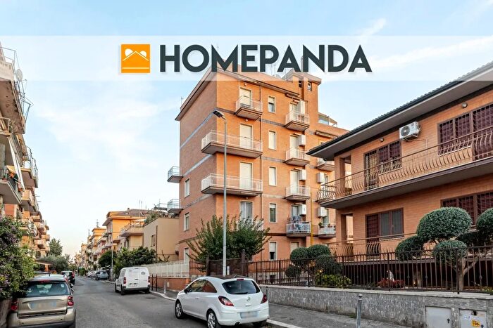 Appartamento in vendita in Via Montecassiano, Roma