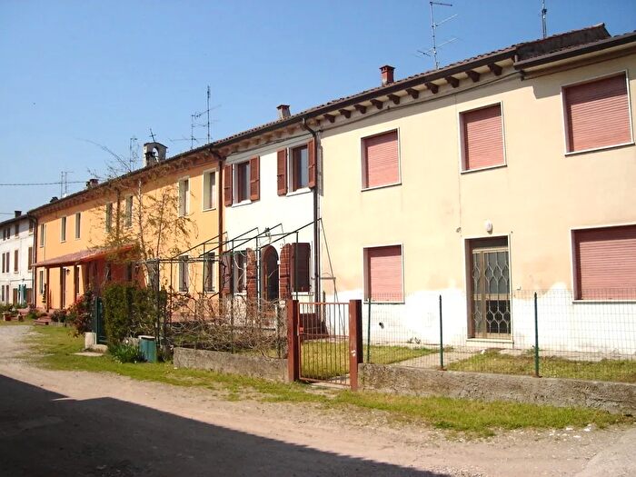 Casa quadrilocale in vendita in Valeggio Sul Mincio
