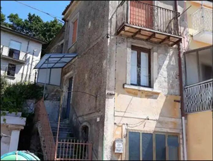 Casa con 6 locali in vendita in Frazione Santa Lucia, Santa Paolina