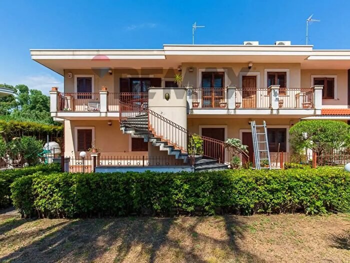 Appartamento con 7 locali in vendita in Via Vincenzo Bellini, Valverde