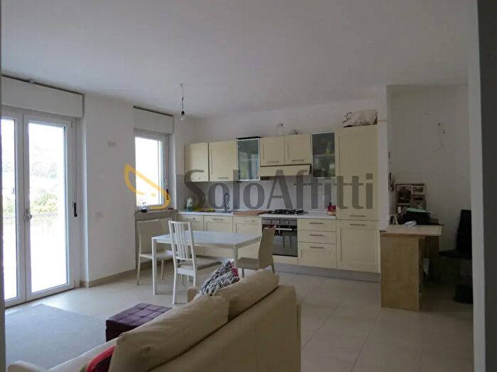 Appartamento trilocale in affitto in Macerata