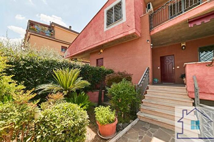 Casa con 6 locali in vendita in Via Pietro Paolo Trompeo, Roma