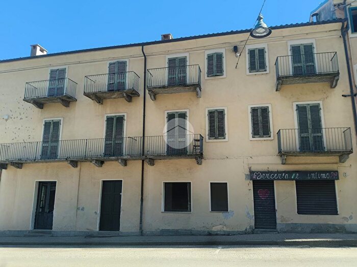 Appartamento con 11 locali in vendita in Via Ivrea, Cuorgne