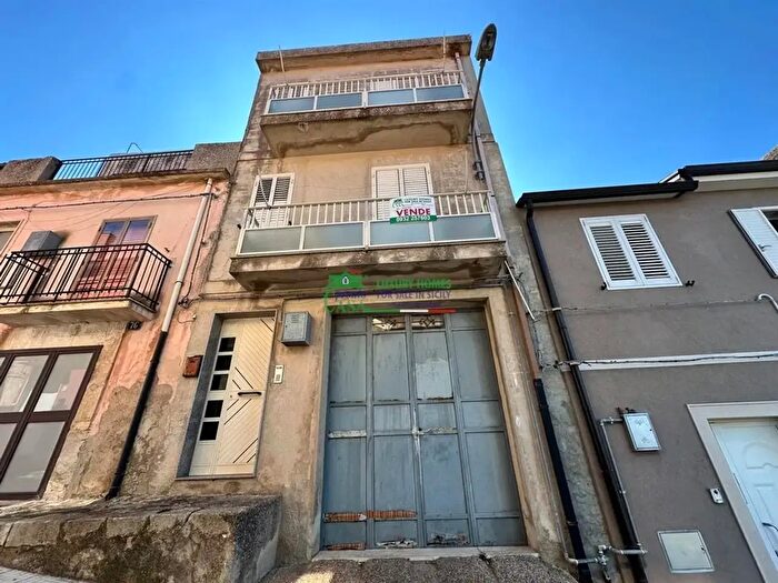 Casa bilocale in vendita in Via Principessa Maria del Belgio, Monterosso Almo