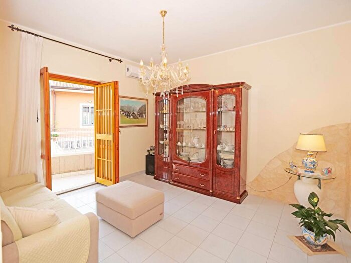 Appartamento trilocale in vendita in Via Sottotenente Barbagallo, Acireale