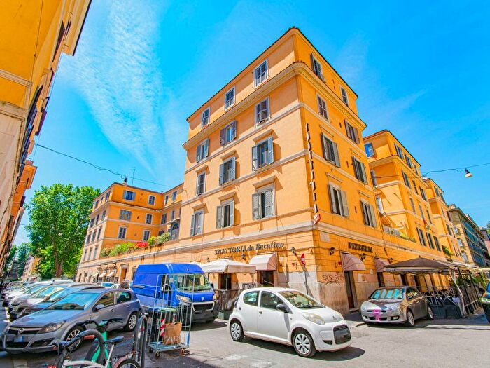 Appartamento bilocale in affitto in Via Luca della Robbia, Testaccio, Roma