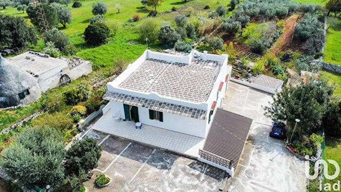 Casa con 8 locali in vendita in Strada Calongo, Cisternino