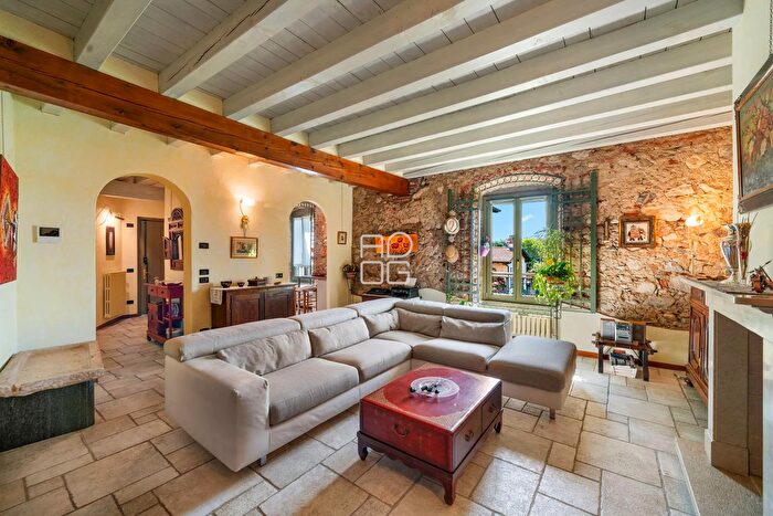 Appartamento con 5 locali in vendita in Via Luigi Einaudi, Lonato