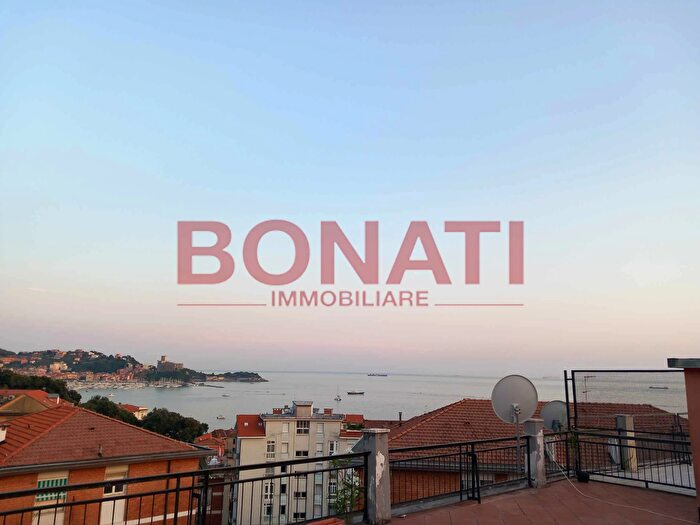 Appartamento con 6 locali in affitto in Via della Vittoria, Lerici