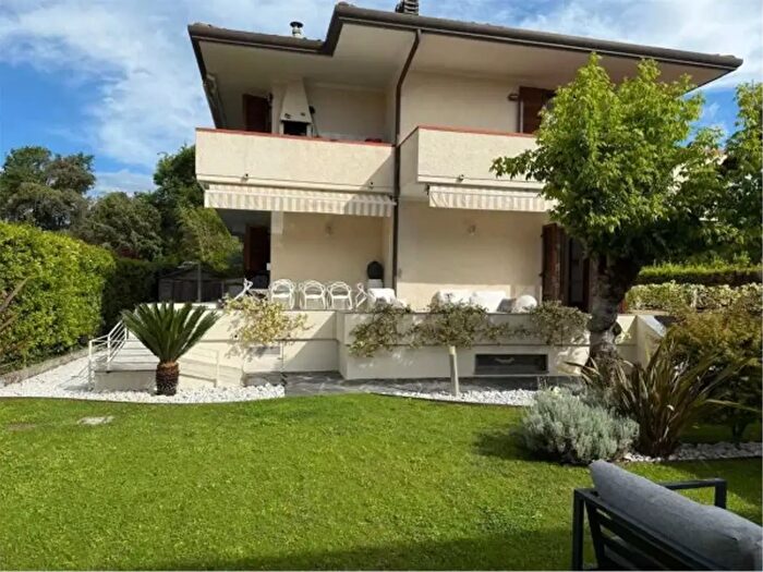 Casa con 6 locali in vendita in Via Civitali, Forte Dei Marmi