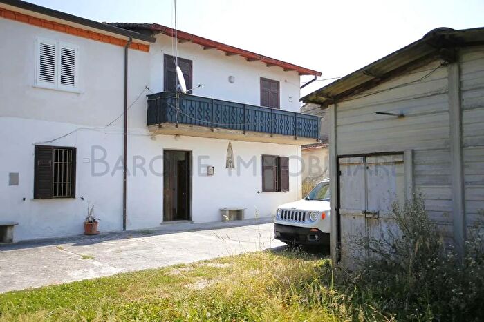 Appartamento quadrilocale in vendita in Via Due Madonne, Massa