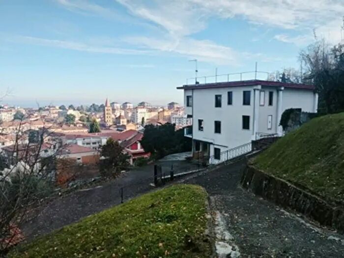 Casa con 6 locali in vendita in Via Gera, Biella
