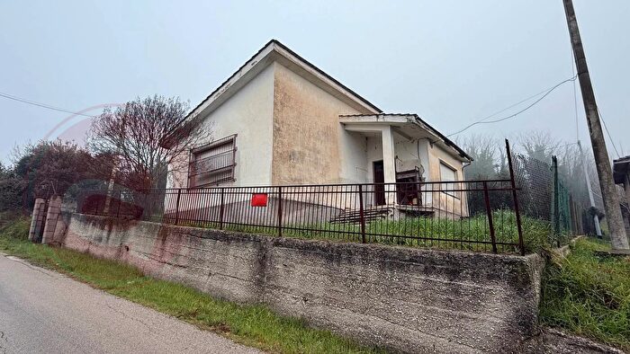 Casa quadrilocale in vendita in Via Colleolivo Snc, Arce