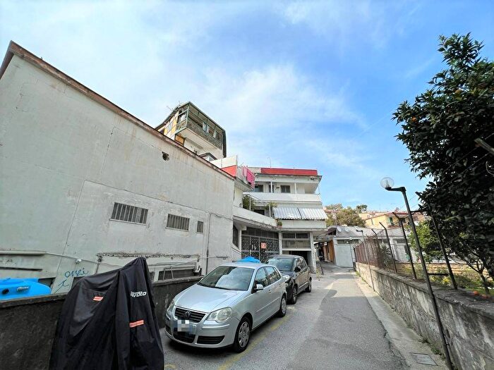 Appartamento trilocale in affitto in Via Giacomo Leopardi, Fuorigrotta, Napoli