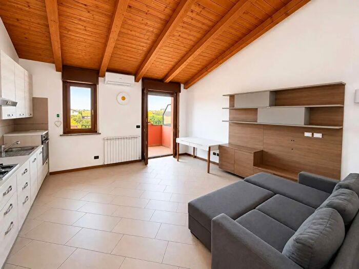 Appartamento trilocale in vendita in Via Romagna a, Bernareggio