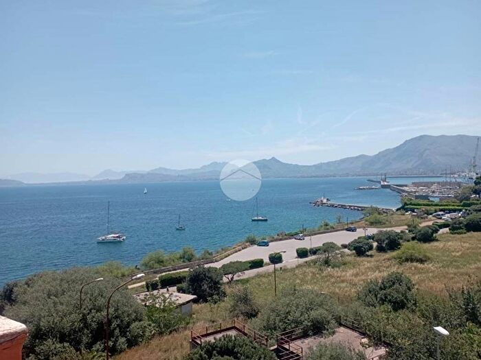 Appartamento trilocale in affitto in V Papa Sergio I, Arenella, Palermo