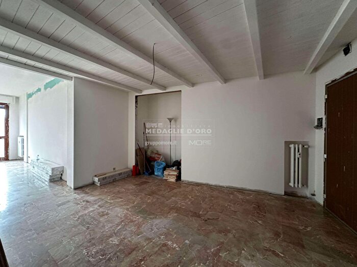 Appartamento con 5 locali in vendita in Modena