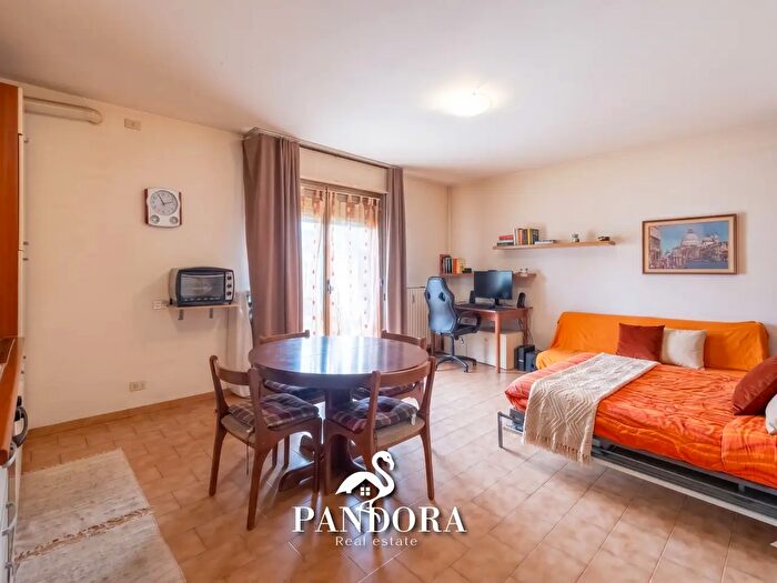 Appartamento bilocale in vendita in Via Alberone, Gallarate