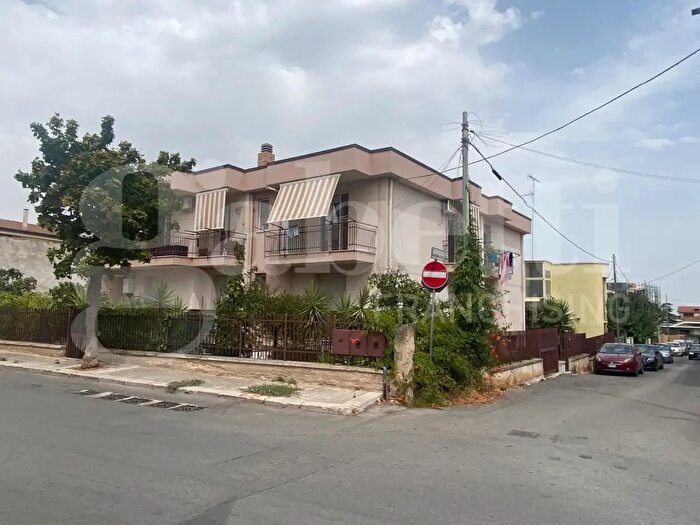 Appartamento con 5 locali in vendita in Via Annibale di Francia Beato, Cassano Delle Murge