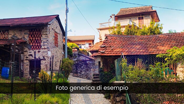 Casa quadrilocale in vendita in Via Balucanti, Erbusco