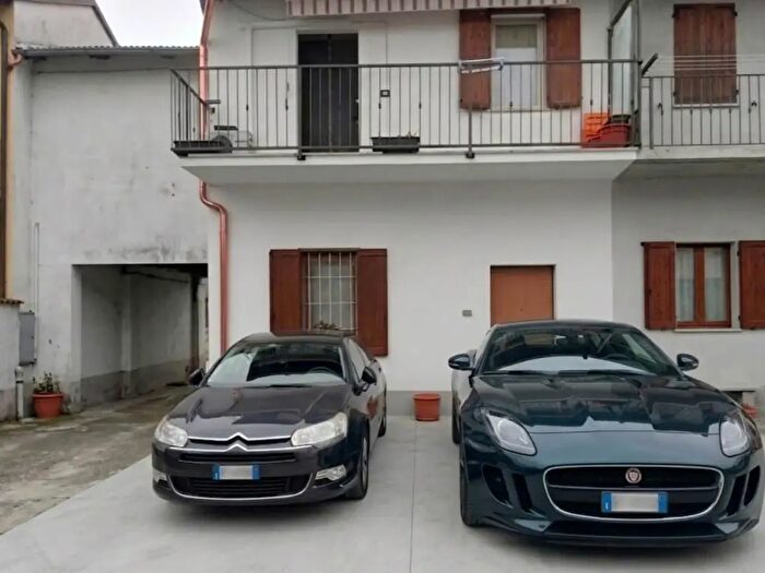 Appartamento trilocale in vendita in Via Quadri, Cornate D'Adda
