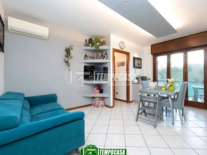 Appartamento trilocale in vendita in Via Cesare Battisti, Boltiere
