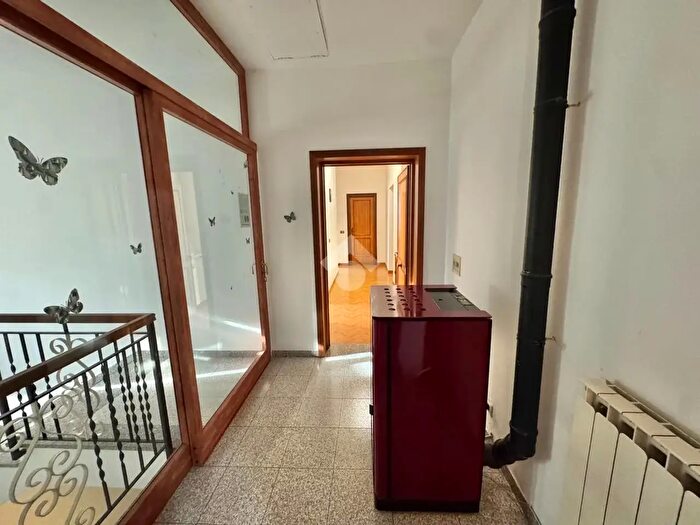Casa con 8 locali in vendita in V Castelli del Chiascio, Assisi