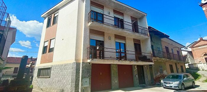 Casa quadrilocale in vendita in Monta