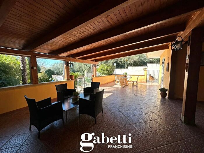 Casa con 6 locali in vendita in Via Mirabella, Calvi Risorta