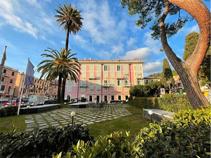 Appartamento quadrilocale in affitto in Via San Francesco dAssisi, Castello Don Minzoni, Rapallo