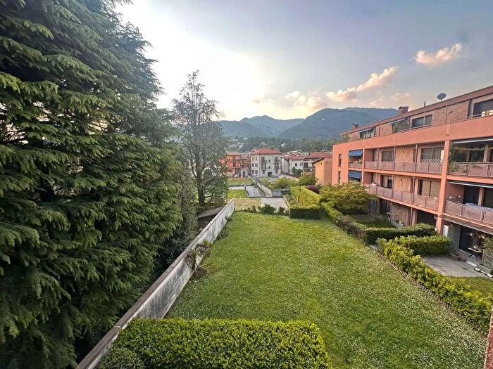 Appartamento trilocale in vendita in Via Diaz h, Erba