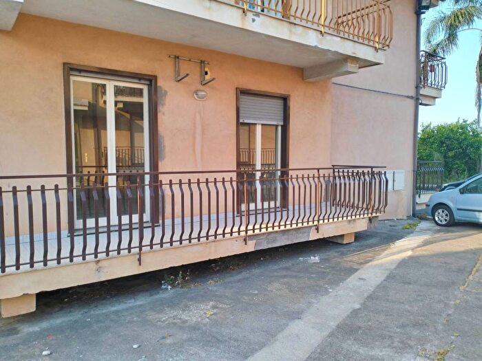 Appartamento quadrilocale in affitto in Via Ruggero I, Centro, Giarre