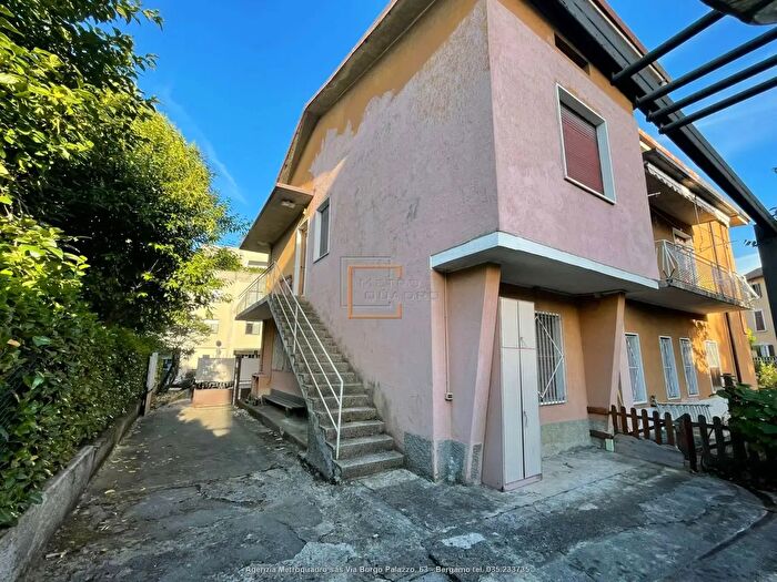 Appartamento bilocale in vendita in Via Nino Bixio, Gorle