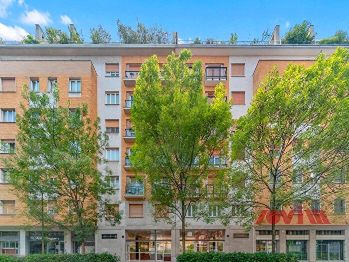 Appartamento trilocale in affitto in Via Giovanni da Procida, Sempione, Milano