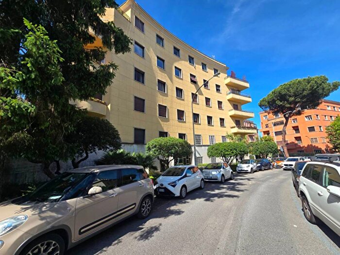 Appartamento con 6 locali in affitto in Via Francesco Denza, Euclide, Roma