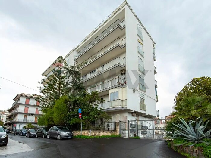 Appartamento con 9 locali in vendita in Via Cerere, Lentini