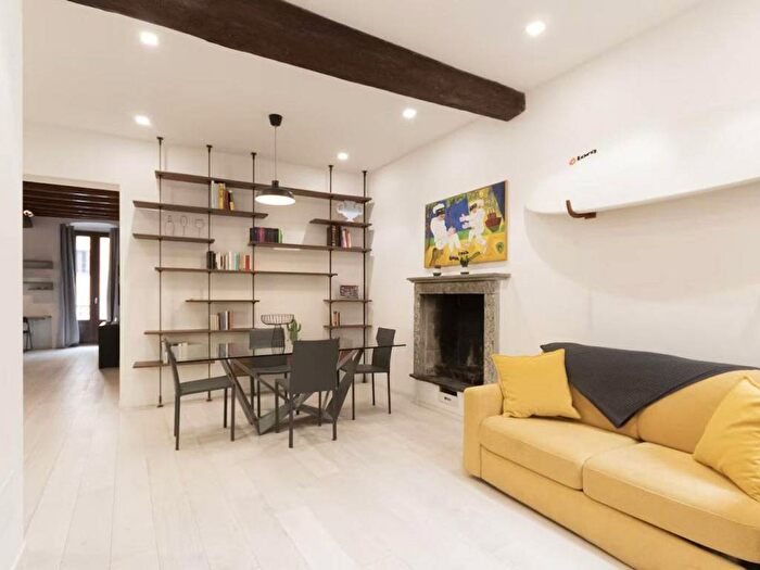 Appartamento trilocale in affitto in Via Gian Giacomo Mora, Carrobbio, Milano