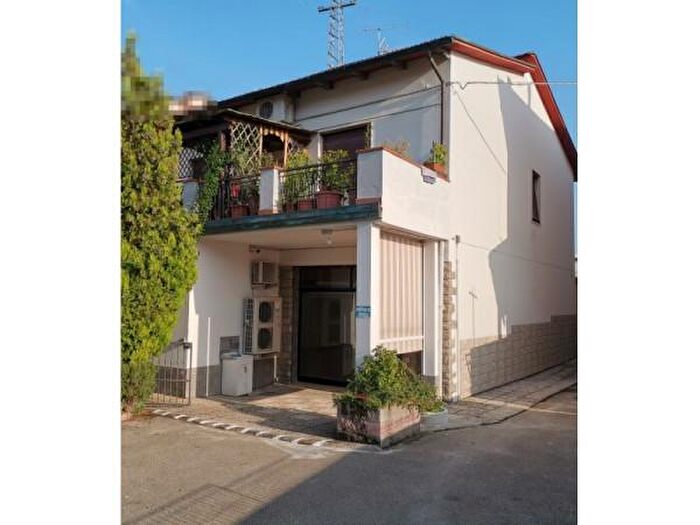 Casa con 5 locali in vendita in Montevarchi