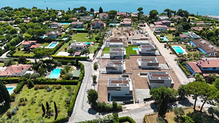 Casa quadrilocale in vendita in Via San Sivino, Moniga Del Garda