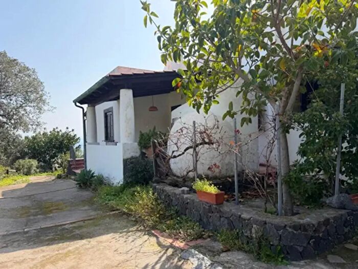 Appartamento trilocale in vendita in Strada Provinciale di Gelso, Lipari