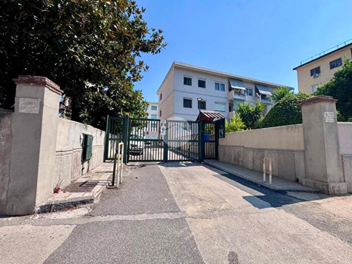 Appartamento con 5 locali in vendita in Via Piave, Soccavo, Napoli