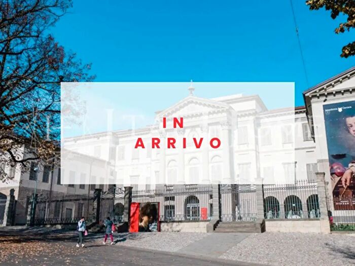 Appartamento con 8 locali in vendita in Via San Tomaso, Bergamo