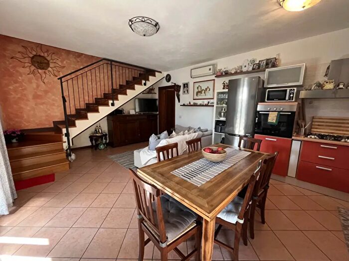Casa con 5 locali in vendita in Via Santa Agata, Veggiano