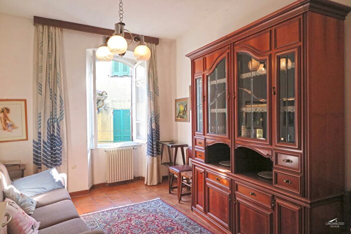 Casa con 6 locali in vendita in Bagnone