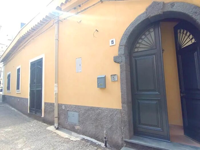 Casa trilocale in vendita in Vico Scialba, Acireale